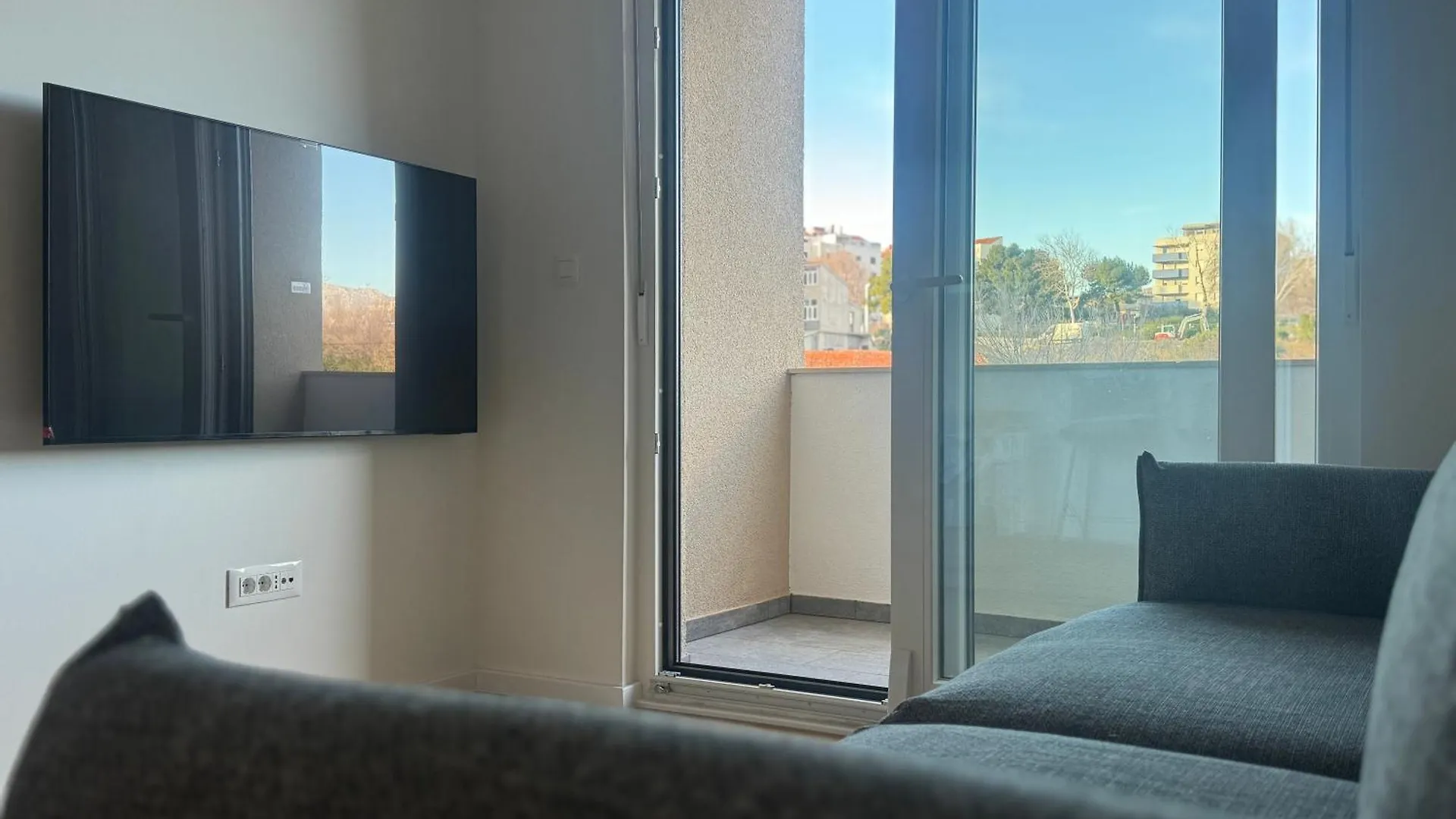 Abyss New Lux Apartment Near Beach With Private Garage Split 0*,