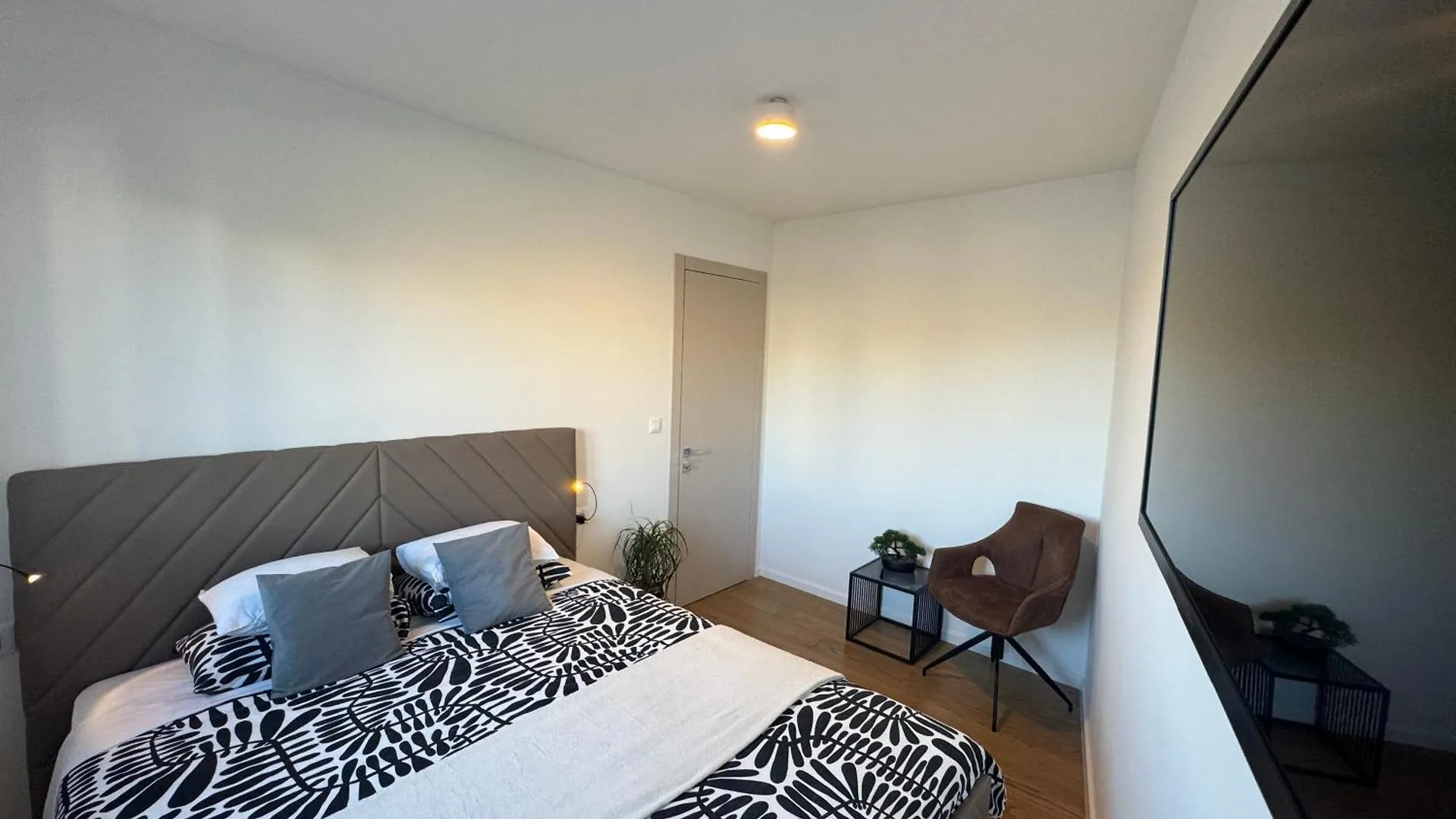 Abyss New Lux Apartment Near Beach With Private Garage Split